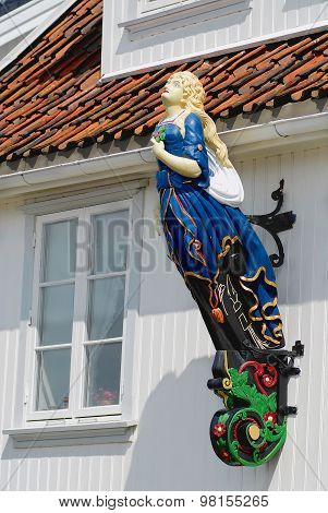 Exterior of the ship figurehead attached to the facade of a house in Frogn, Norway.