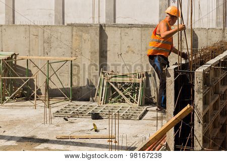 Compilation of metal structures for pouring concrete