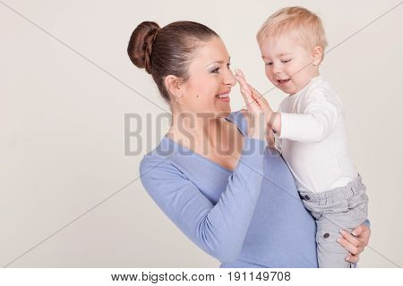 mother and little boy play show lodon' Kiss