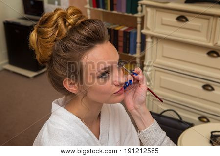 girl does makeup young bride home close up
