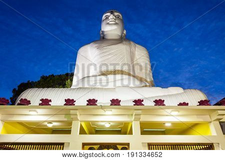 Bahirawakanda Vihara Buddha Statue