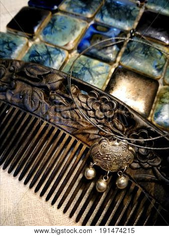 comb and sillver lock for adornment in the old style