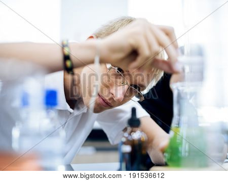 High school students studying in chemistry laboratory experiment class