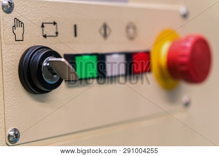 Key Switch Select Auto-manual Mode, Emergency Stop And Power Switch