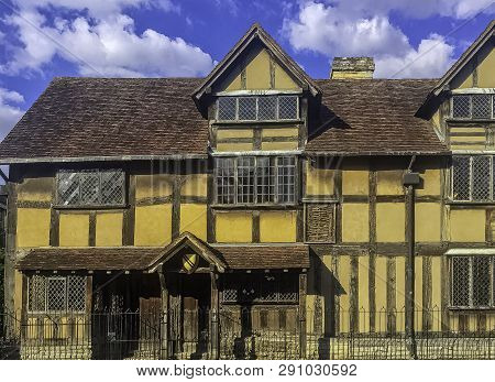 Stratford-upon-avon, Uk - August 05: Picture Of Shakespeares Birthplace - 16th-century Half-timbered