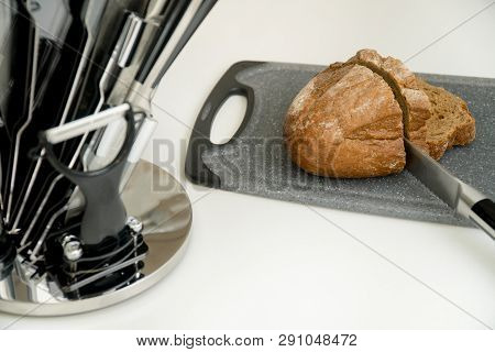 Sliced Bread And Knife. Set Of Six Kitchen Knives On A Modern Kitchen