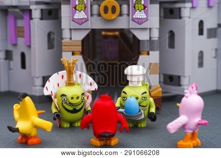 Tambov, Russian Federation - July 20, 2016 Lego King Pig And Chef Pig With Pan And Blue Egg Stand Op