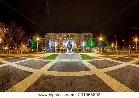 Obninsk, Russia - October 2016: Treugolnaya Square And Monument To The Pioneers Of Nuclear Energy In