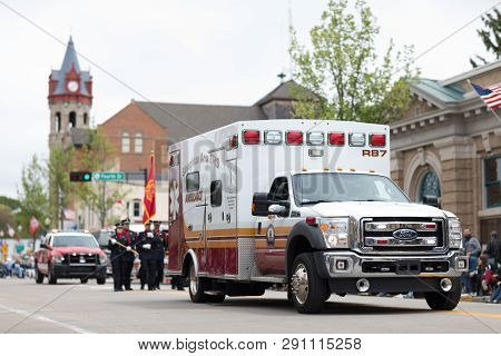 Stoughton, Wisconsin, Usa - May 20, 2018: Annual Norwegian Parade, An Ambulance Of The Stoughton Are