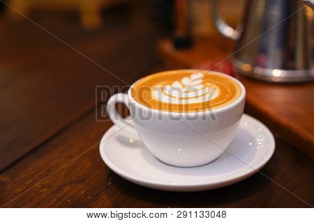 Latte Hot Coffee In The Cup, To Refresh In The Morning.