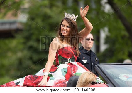 Louisville, Kentucky, Usa - May 03, 2018: The Pegasus Parade, Miss America Riding On A Corvette, Dow