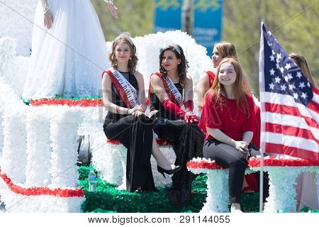 Chicago, Illinois, Usa - May 5, 2018: The Polish Constitution Day Parade, Polish Beauty Queens On A 