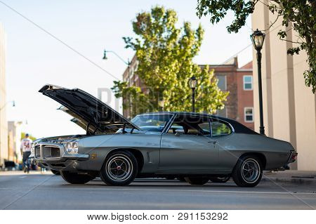 Springfield, Illinois, Usa - September 22, 2018: The Route 66 Mother Road Festival, 1972 Pontiac Gto