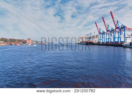 Hamburg, Germany - November 01, 2015: Hapag Loyd Container Ship Toronto Express Lies At The Harbor T