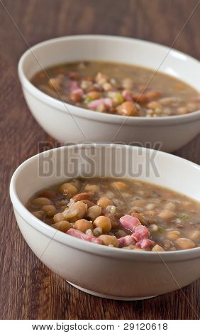 ถั่ว Borlotti และ spelt ซุป