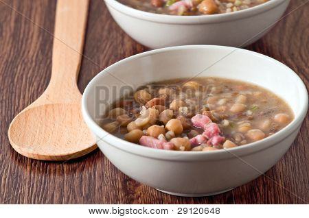 ถั่ว Borlotti และ spelt ซุป