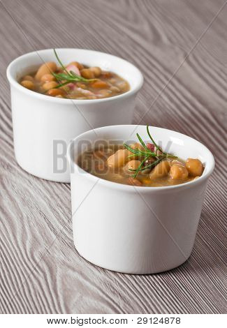 ถั่ว Borlotti และ spelt ซุป