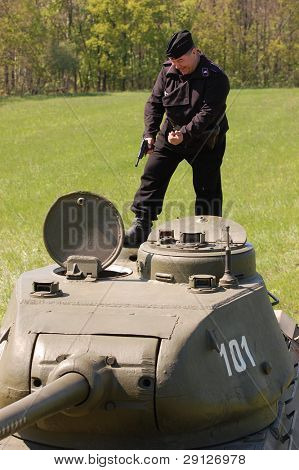 Alman askeri Sovyet tank keşfedin. WW2 yasalaştırılması