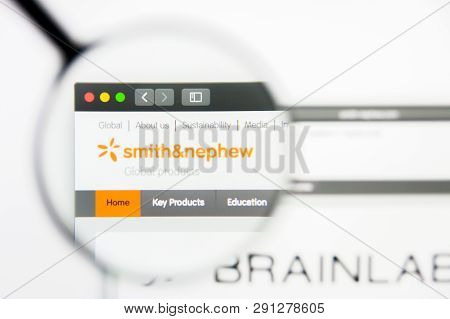 Los Angeles, California, Usa - 24 March 2019: Illustrative Editorial Of Smith And Nephew Website Hom
