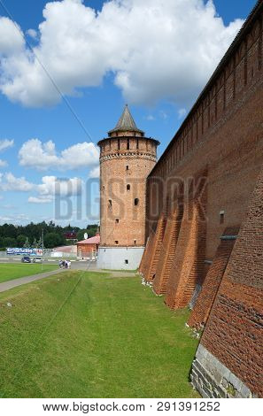 Kolomna, Russia - August 17, 2018: Kolomenskaya (marinkina) Tower Of The Kolomna Kremlin. Built In 1