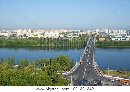 Nizhny Novgorod, Russia - August 19, 2018: View Of Kanavinsky Bridge Over The Oka River On A Sunny S
