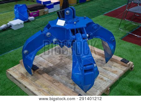Hydraulic Scrapper Rock Grab Bulk Material In Construction Work