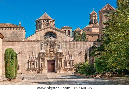 Hlavní vchod, klášter Santa Maria de Poblet, provincie Tarragona, Španělsko