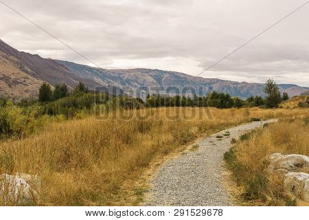 Chelan, , Usa - September 16, 2018: View At Beebe Springs Natural Area Hiking Trails Beautiful Autum