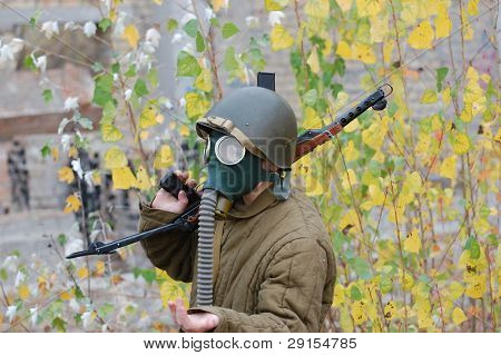der Schütze Maschine in einer Gasmaske
