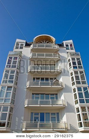 Edifício de apartamento moderno