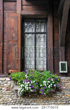 Wood Window With Flowers - Vintage Sciene