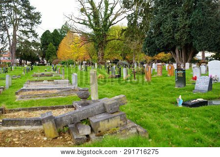 Oxford, Uk - November 13, 2017: Old Wolvercote Cemetery In Oxford, England. The Final Resting Place