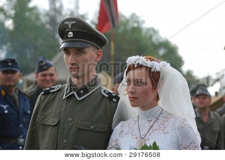 KIEV, UKRAINE - 8 mai : Un membres du Red Star histoire club usure uniforme historique allemand & du costume