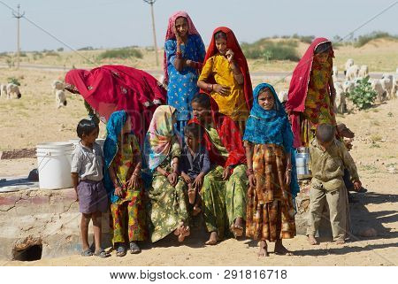 Jamba, India - April 02, 2007: Group Of Young Women And Kids Wearing Traditional Dresses Collect Wat