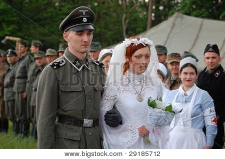 KIEV, UKRAINE - 8 mai : membres du club de l'histoire de Red Star portent des uniformes allemands historiques & costumes 