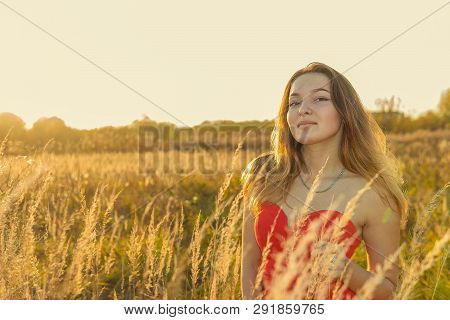 A Woman Is Posing In Front Of A Camera In An Autumn Park. Autumn Photo Shoot. Autumn In The Park.