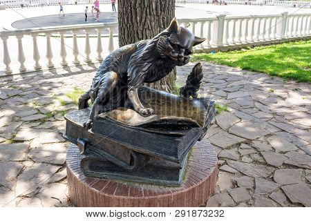 Kaluga, Russia - August 2017: Sculpture Of The Cat Of The Scientist In Kaluga