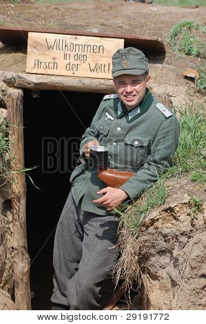 Tysk soldat. WW2 reenactment i Kiev, Ukraine