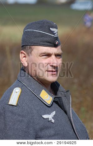 เคียฟ ยูเครน -17 กันยายน: คลับประวัติสมาชิกดาวแดงสวมประวัติศาสตร์เยอรมัน Luftwaffe รูป d