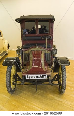Renault Ag1 Car.