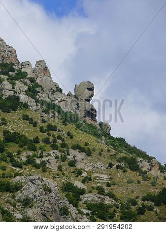 Mount Katyusha - A Mountain Of Ghosts. Crimean Mountain Ghosts. Photo Of Stones, Reminiscent Of Some