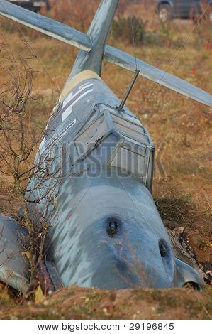 KIOVA, Ukraina -marraskuu 6: Saksan sotilaslentokone Bf-109 (replikan) aikana historiallinen reenactment 194
