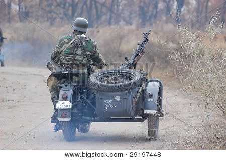 KIEV, Ucraina -NOV 6: non identificato membro del Red Star storia club indossa storico d uniforme tedesca