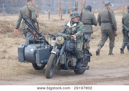 KIEV, Ucraina -NOV 6: Unidentified membri del Red Star storia club wear storico d uniforme tedesca