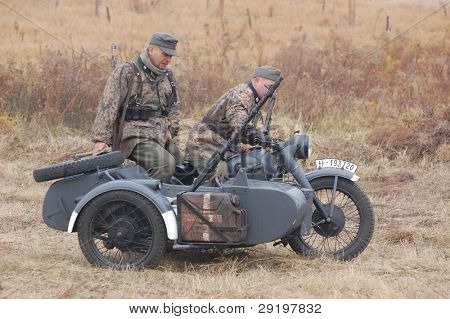 KIEV, Ucraina -NOV 6: Unidentified membri del Red Star storia club wear storico d uniforme tedesca