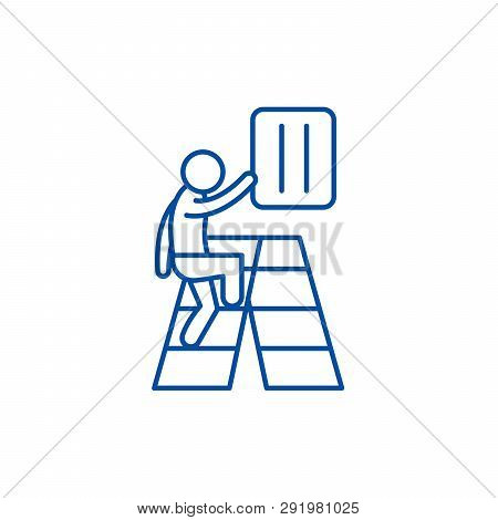 Gradual Development Line Icon Concept. Gradual Development Flat  Vector Symbol, Sign, Outline Illust