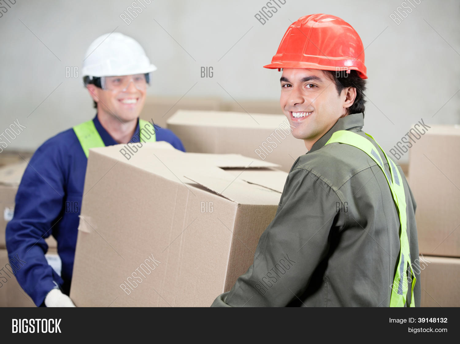 супервайзер на складе. мастер подними. топ спин справа по подрезке. строитель которые держит показатели.