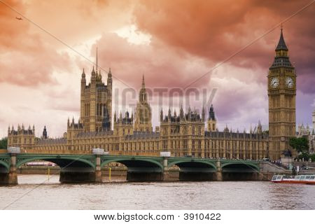 Cielo tempestoso sopra Londra