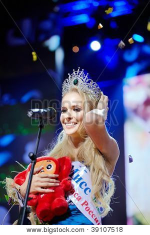 Mosca - DEC 1: Vincitore della bellezza della Russia 2011 contest Natalya Pereverzeva, 1° dicembre 2011, Mosca, Ru