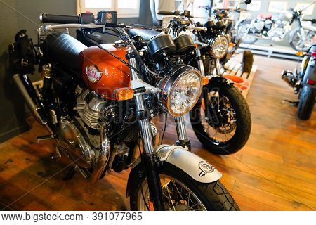 Bordeaux , Aquitaine / France - 10 10 2020 : Royal Enfield Interceptor 650 Twin Motorbike In Shop Sh